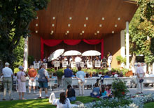 Karlbergs FBU-musikkr konserterar i Kurpark, Bad Ischl 19 augusti 2004.