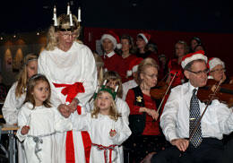 Helen Grnberg med Luciatg vid adventskonsert p CuLTUREN i Vsters den 12 december 2009.